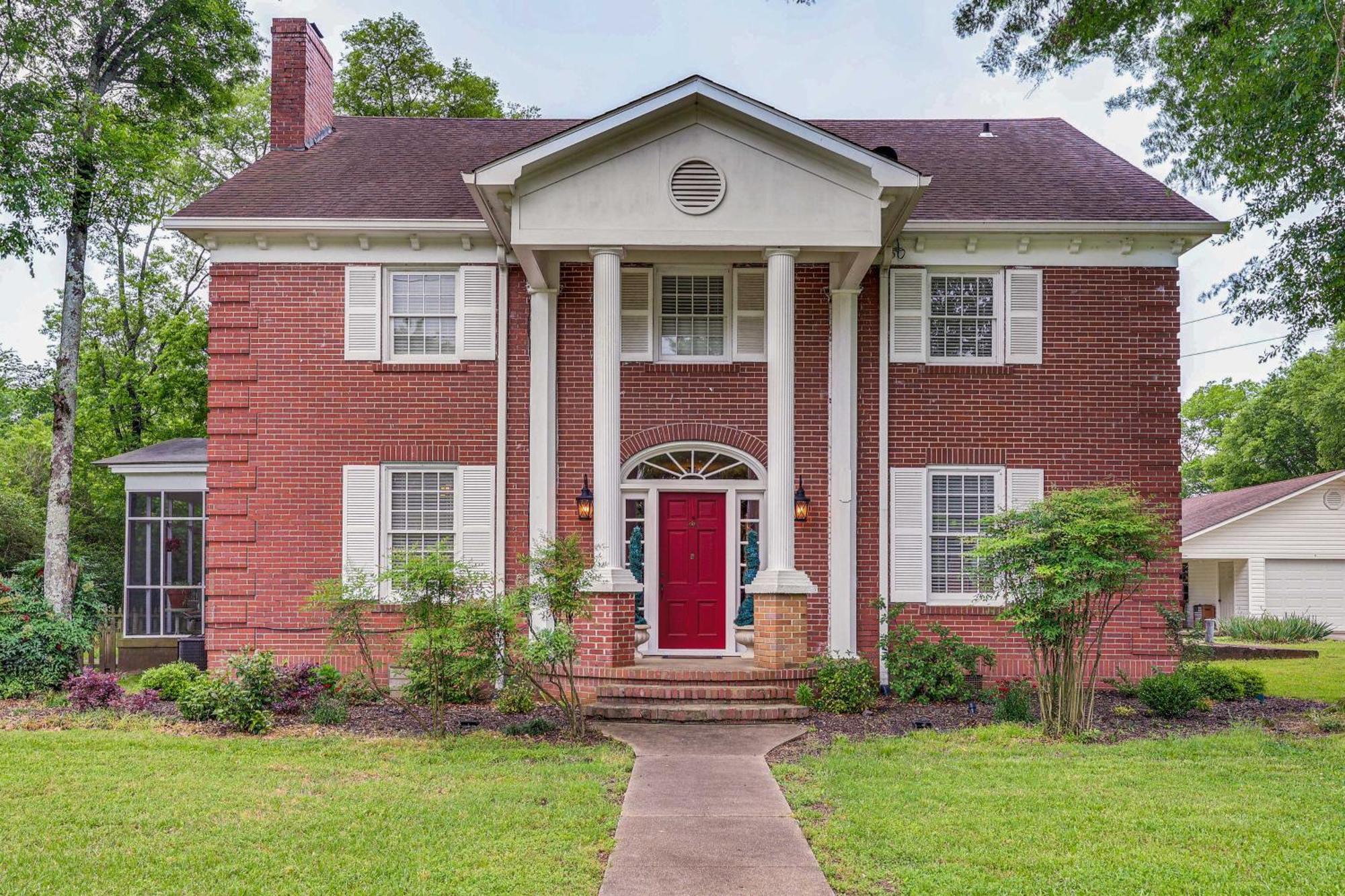 Delightful Retreat With Fireplace And Large Yard! エクステリア 写真