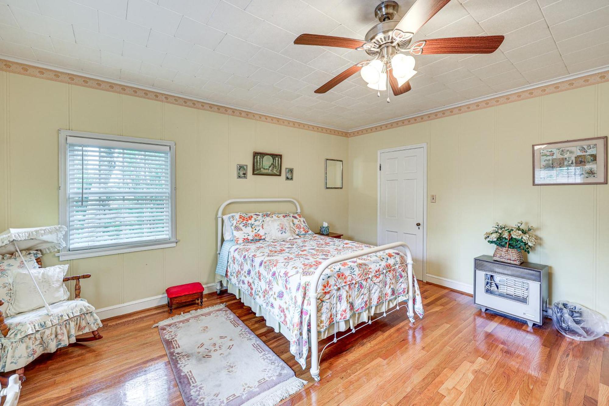 Delightful Retreat With Fireplace And Large Yard! エクステリア 写真