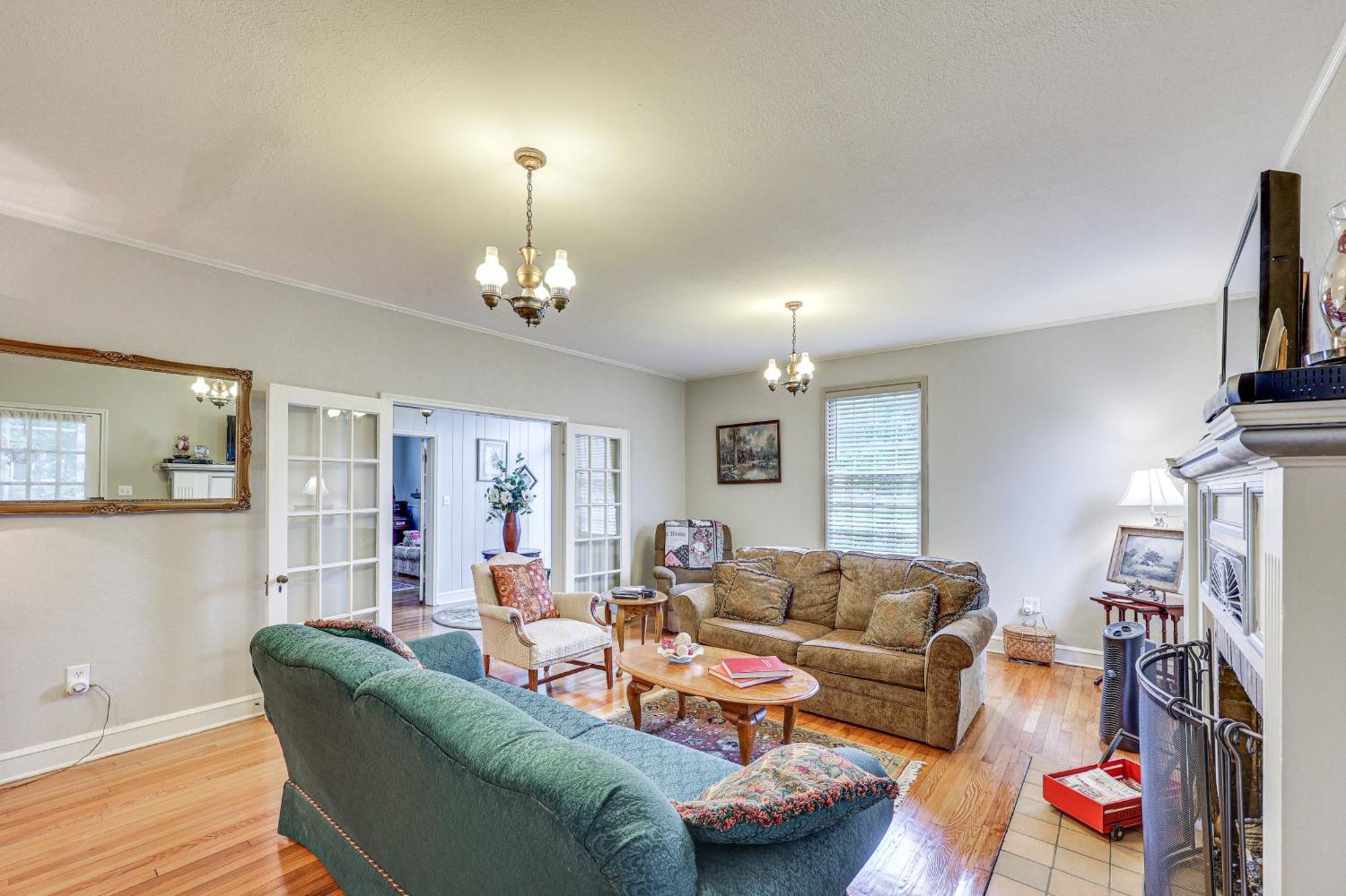 Delightful Retreat With Fireplace And Large Yard! エクステリア 写真