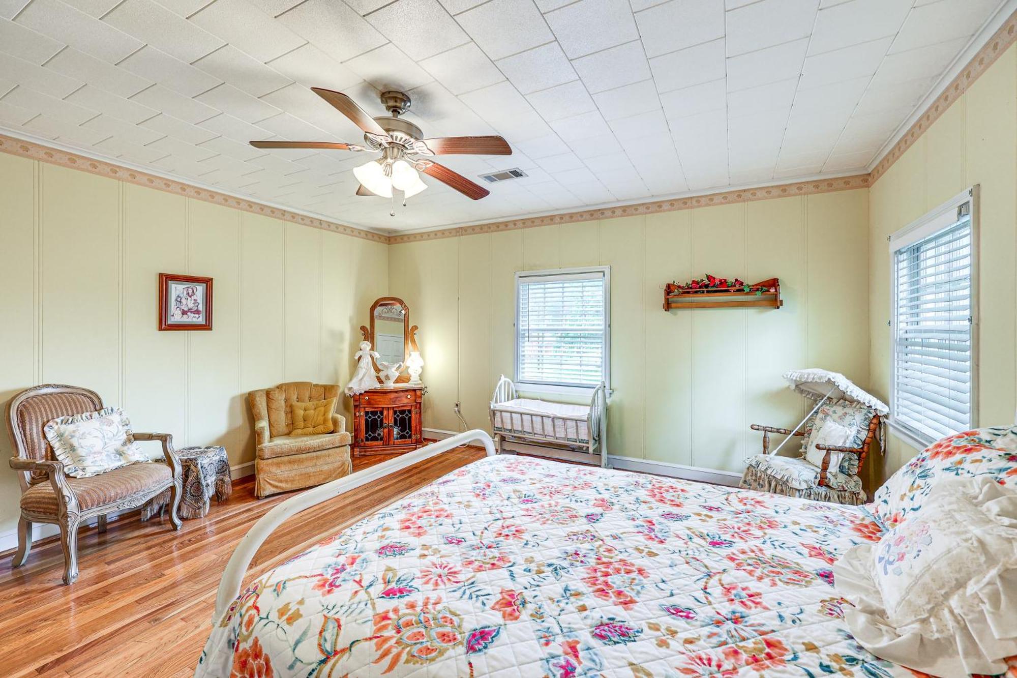 Delightful Retreat With Fireplace And Large Yard! エクステリア 写真